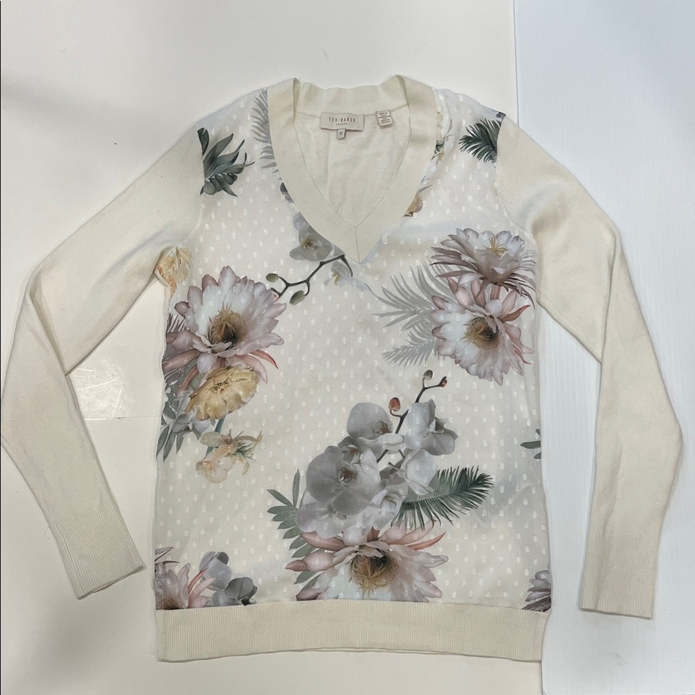 New with no tag Ted Baker London Women’s Floral V-Neck Sweater in size x-small